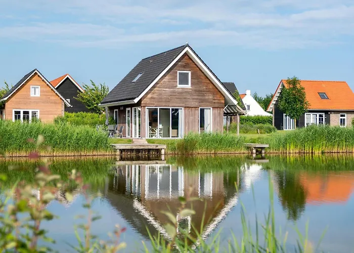 Comfortable House On The Water, 700 M From The Sea
