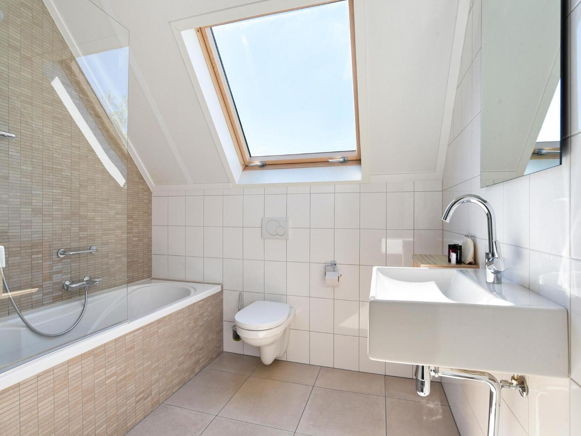 Comfortable House On The Water, 700 M From The Sea