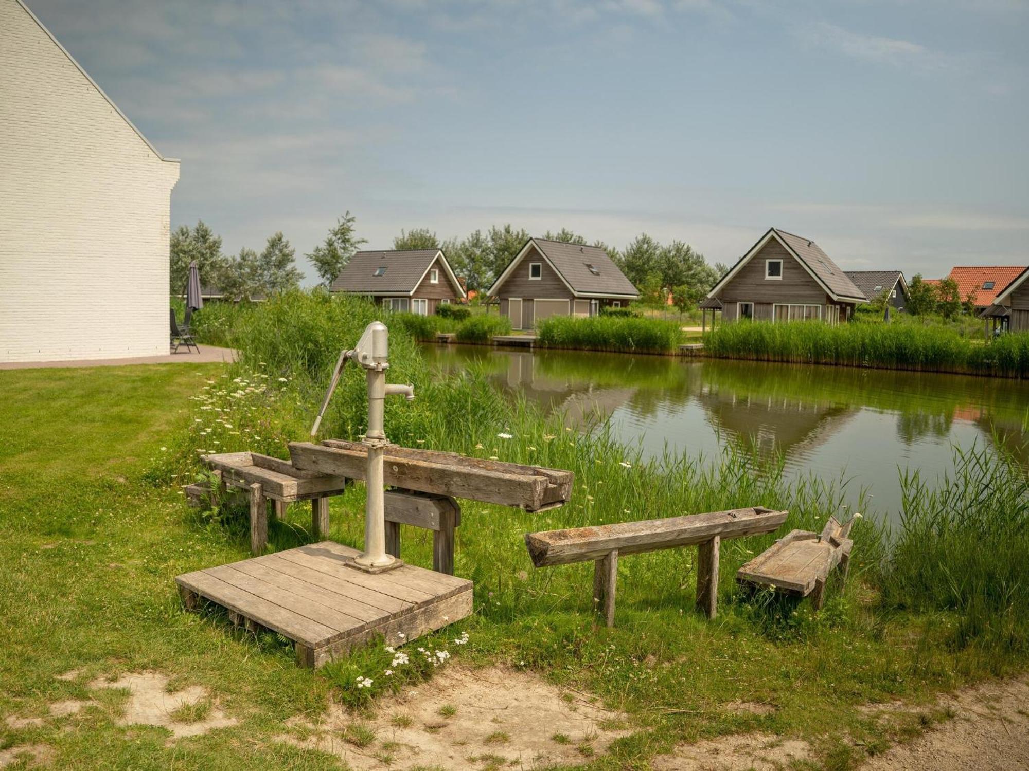 Vakantiehuis Comfortable House On The Water, 700 M From The Sea