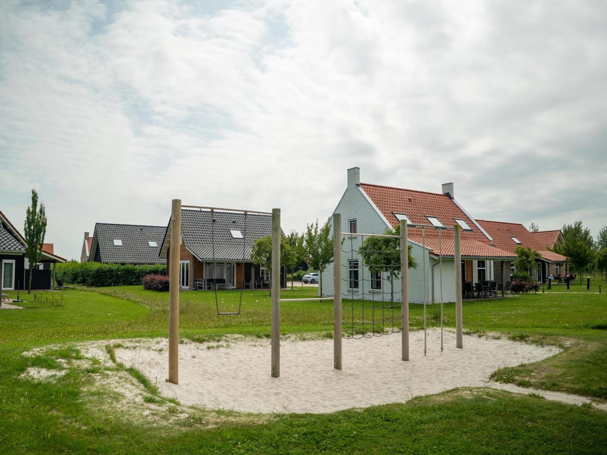Comfortable House On The Water, 700 M From The Sea