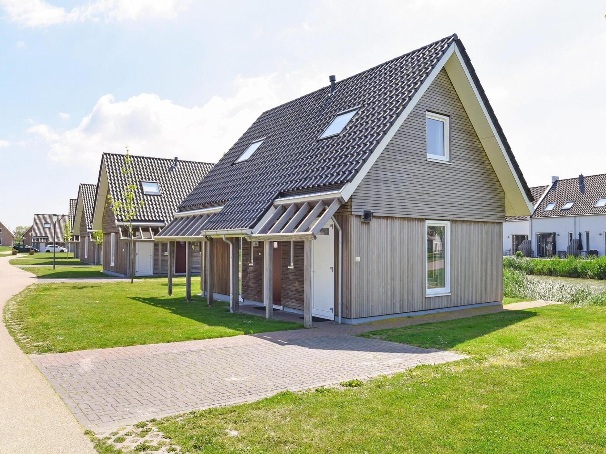 Vakantiehuis Comfortable House On The Water, 700 M From The Sea Nieuwvliet