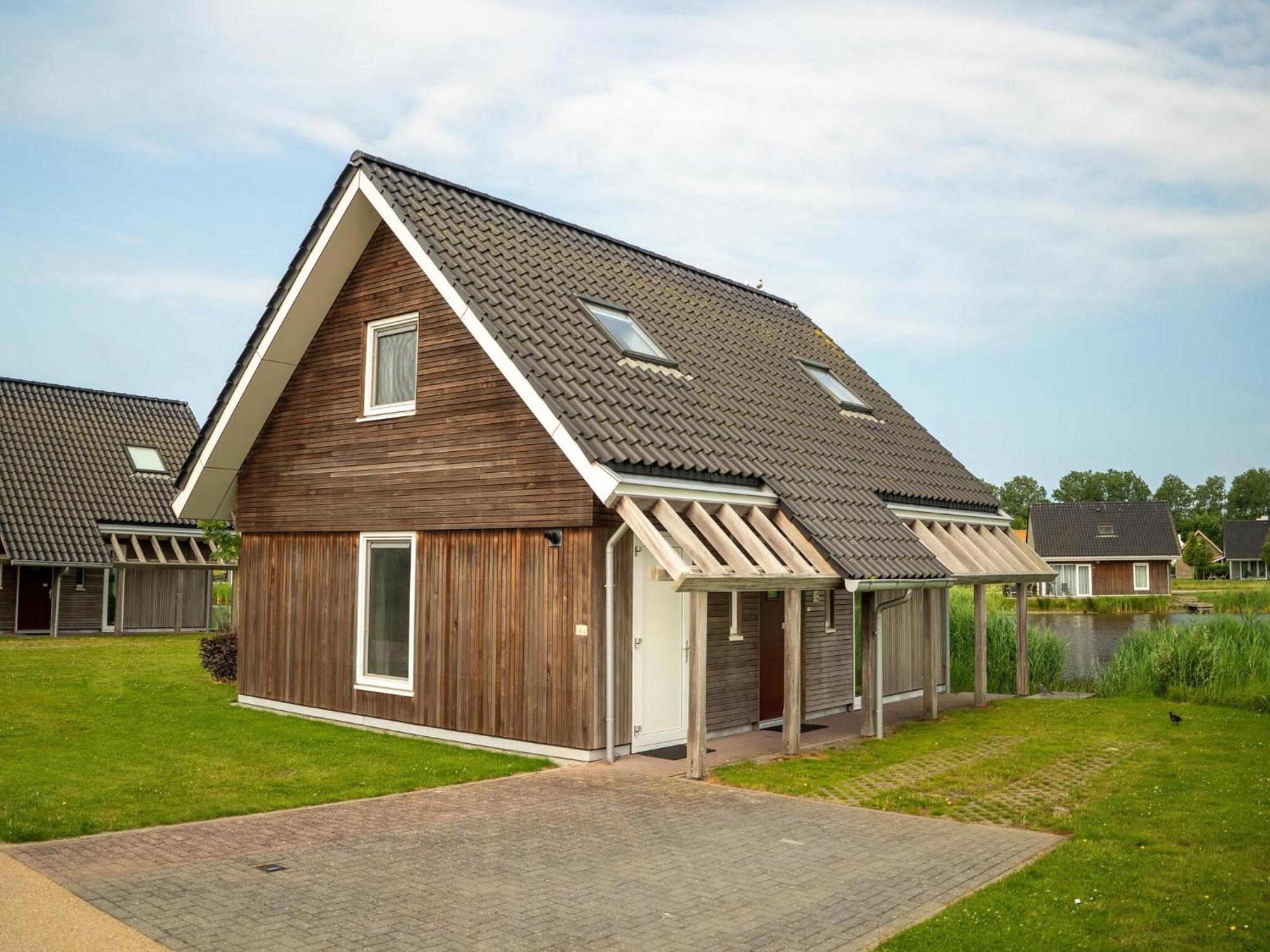 Comfortable House On The Water, 700 M From The Sea