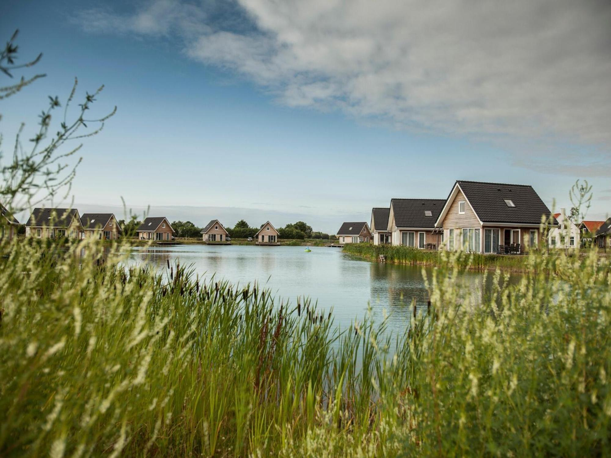 Comfortable House On The Water, 700 M From The Sea Nieuwvliet