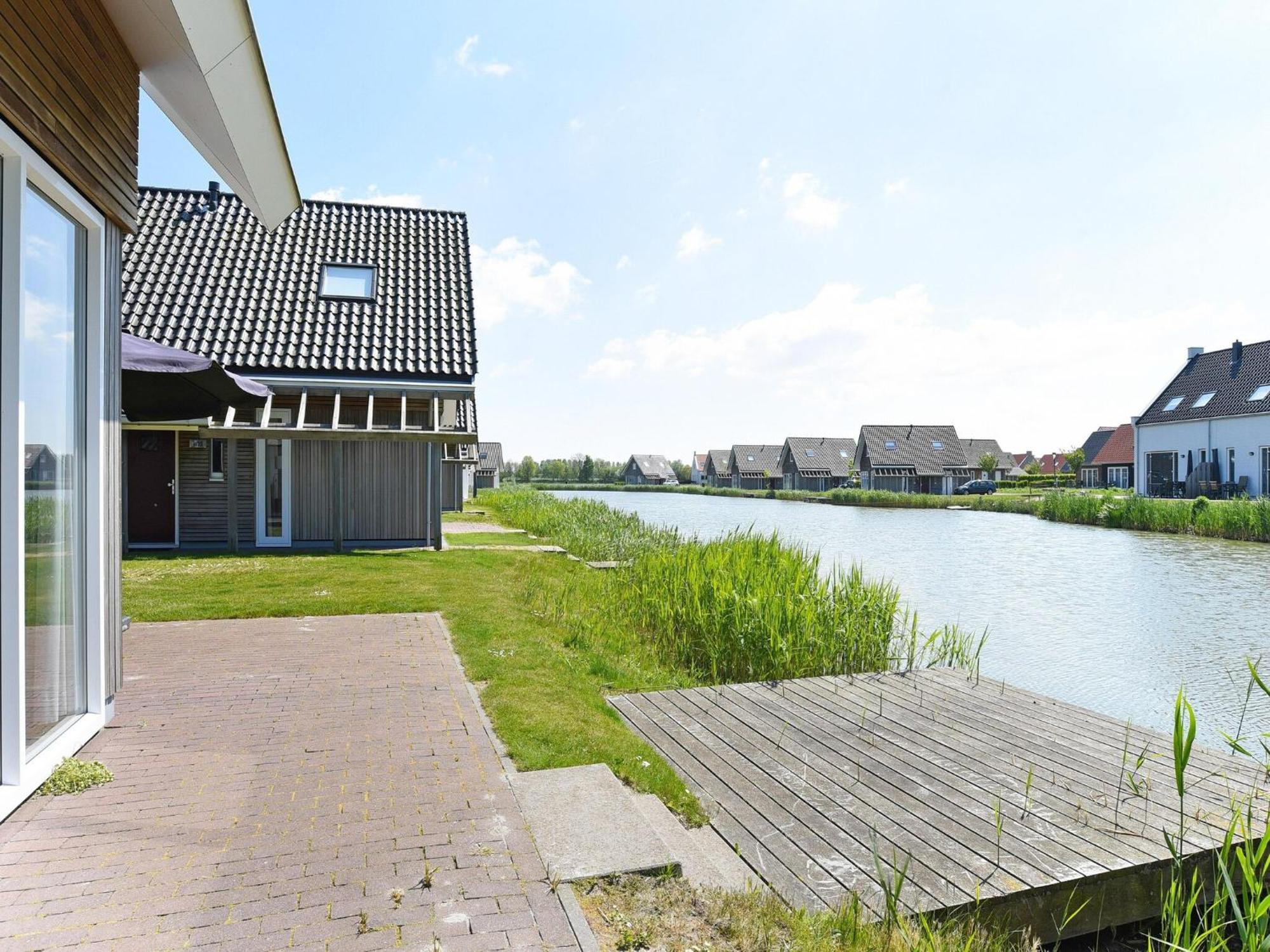 Comfortable House On The Water, 700 M From The Sea Nieuwvliet