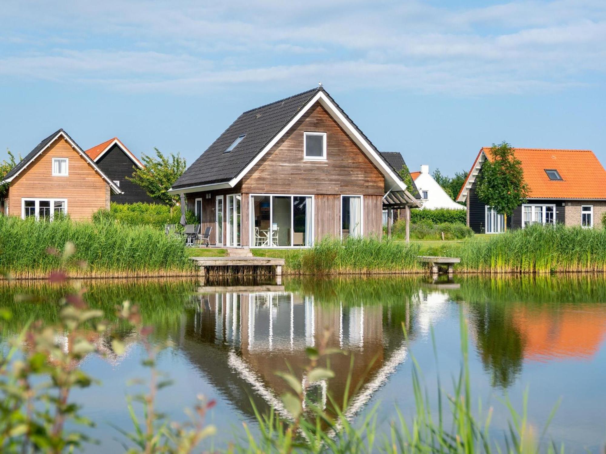 Comfortable House On The Water, 700 M From The Sea