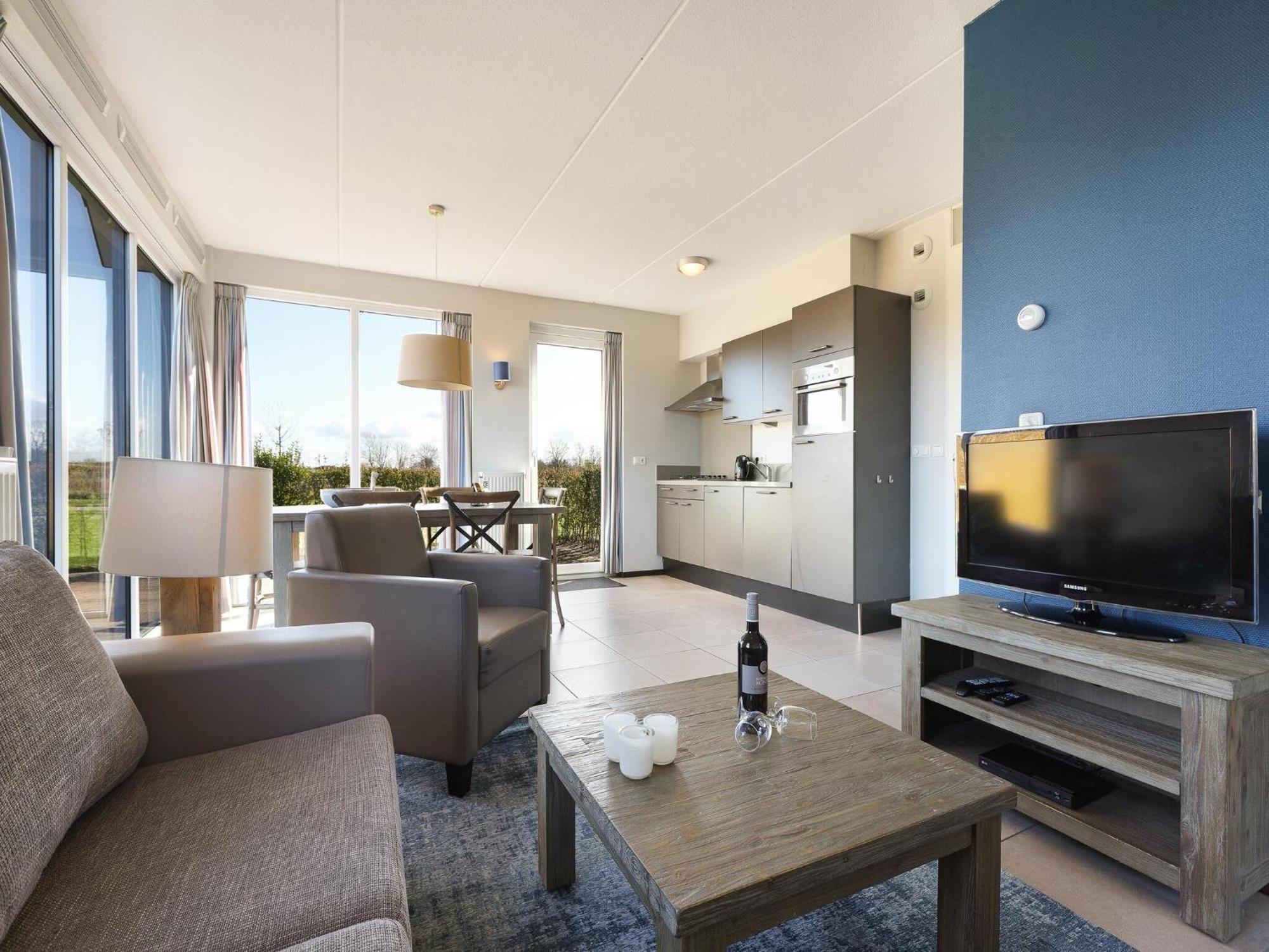 Comfortable House On The Water, 700 M From The Sea